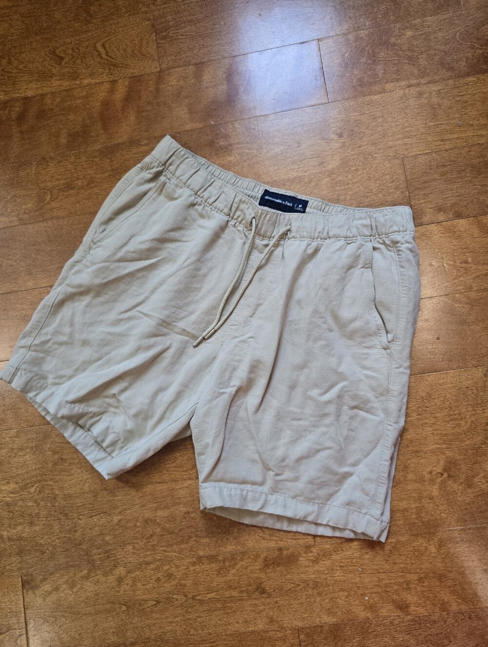 Men's Abercrombie and Fitch khaki drawstring elastic shorts size Medium